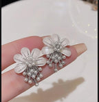 ZJX-162 Flower Pearl Korean Earrings – Elegant Design, Stylish Fashion Accessory for Women