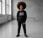 Kids “Never Give Up” Printed Black & Black Tracksuit Set | Winter Fleece Sweatshirt & Trouser Outfit for Boys & Girls – Warm & Motivational FOR BABY AND KIDS