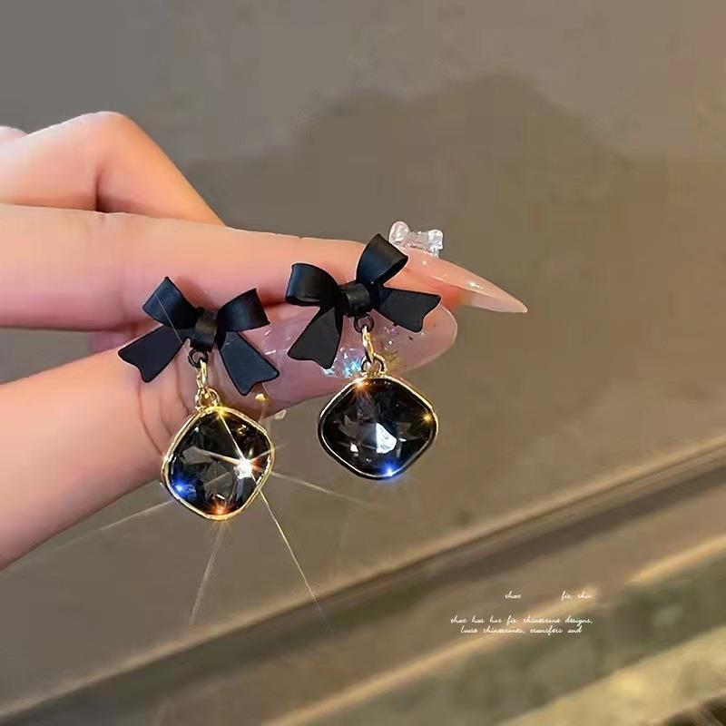 AWJ-166 Bow Shape Korean Earrings – Elegant Fashion Jewellery, Stylish Accessory for Women