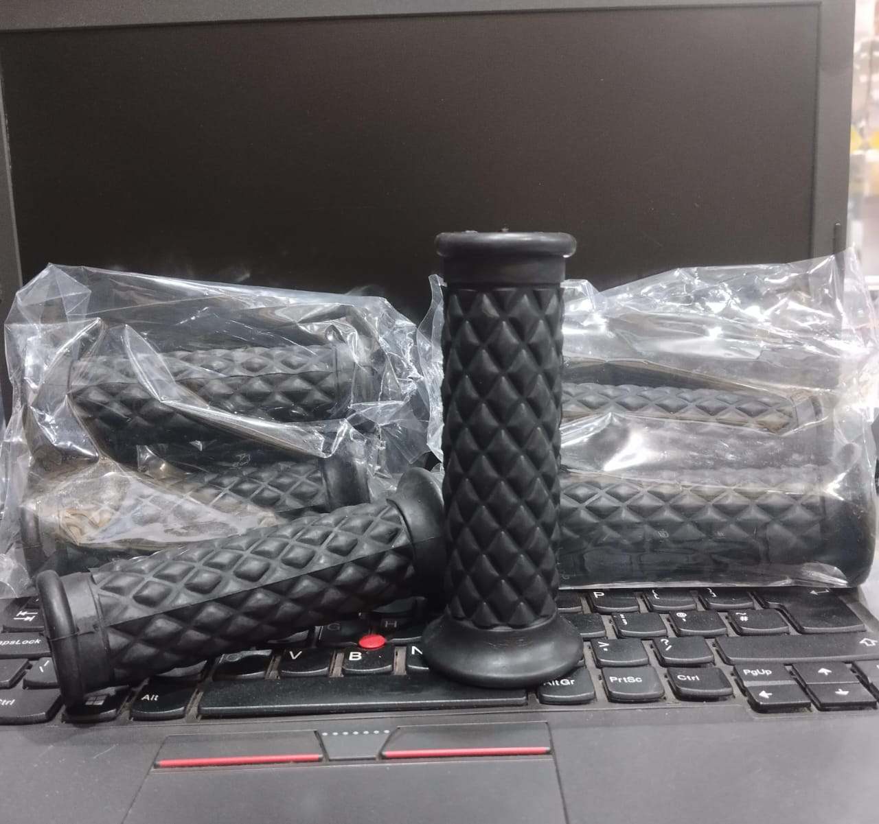 Cafe Racer Diamond Style Rubber Handlebar Grips with Bar Ends – Black (Pair)