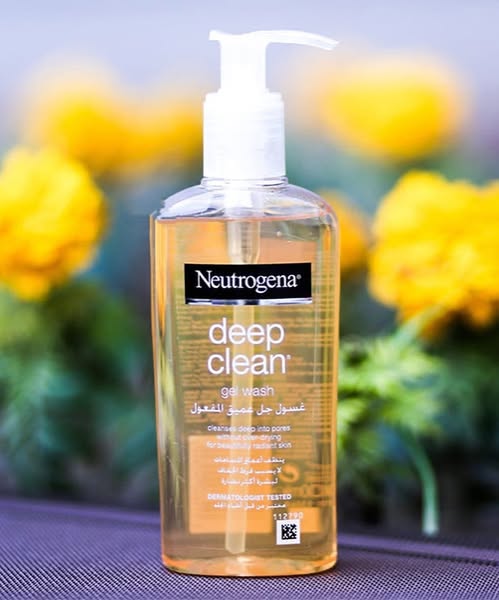 Neutrogena Deep Clean Gel Wash – Oil-Free Daily Facial Cleanser for Oily &amp; Combination Skin (200ml)