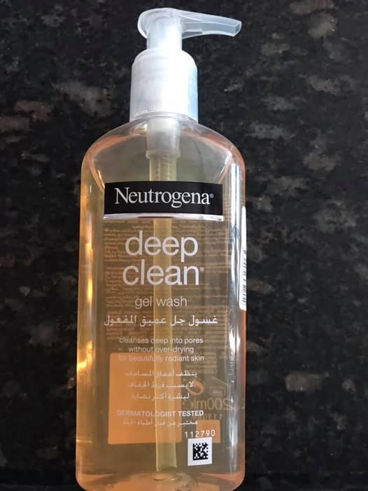 Neutrogena Deep Clean Gel Wash – Oil-Free Daily Facial Cleanser for Oily &amp; Combination Skin (200ml)