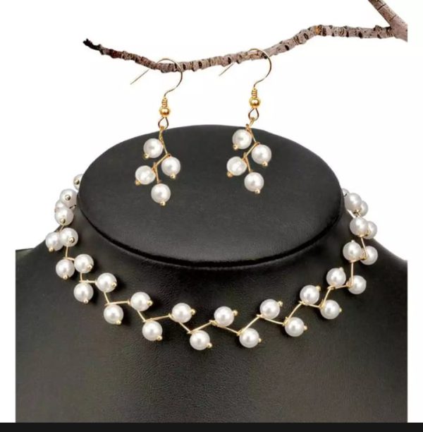 Zig Zag  Black Choker With Earrings for girls