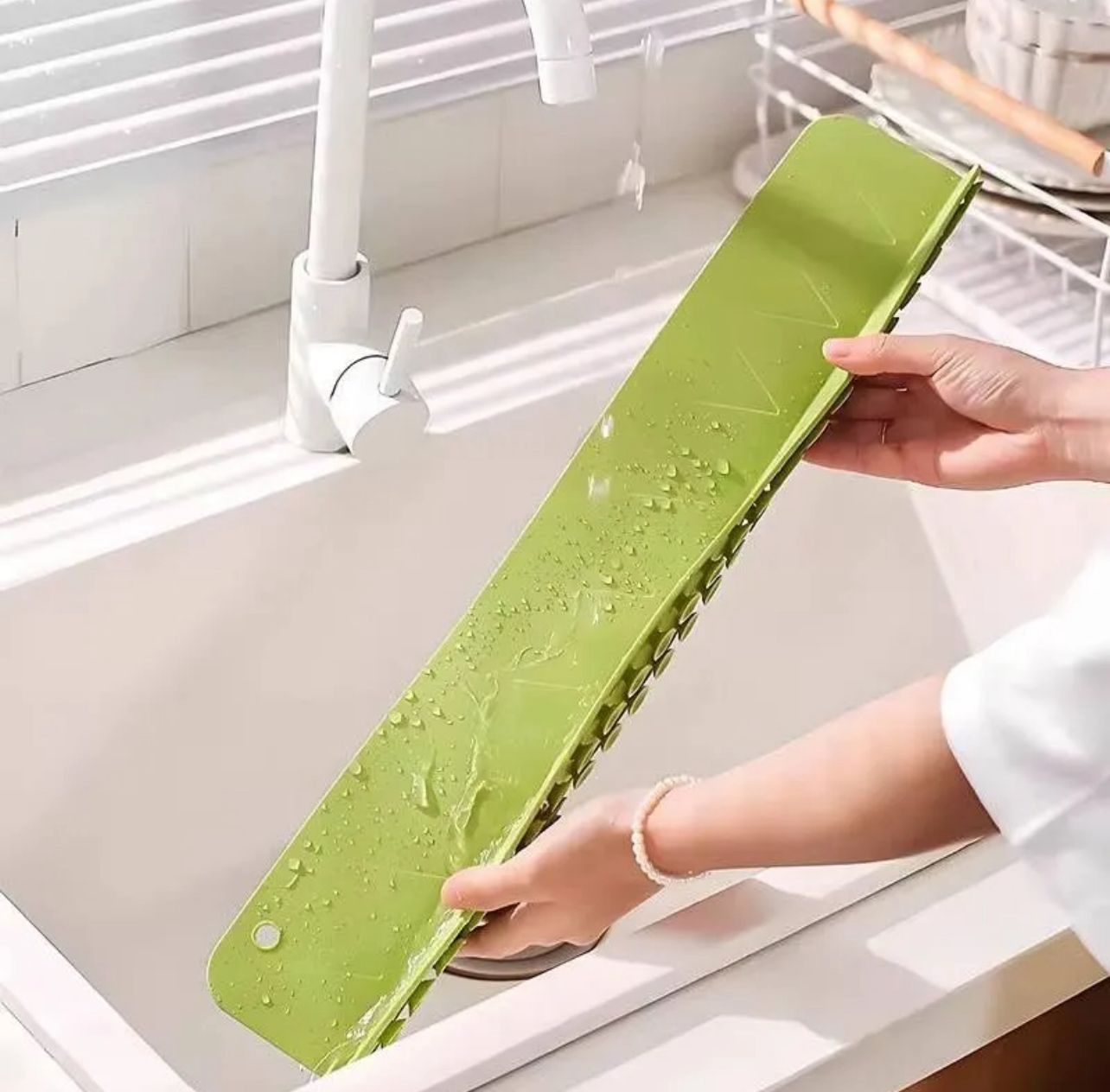 Silicone Sink Splash Guard | Flexible Water Stopper for Kitchen & Bathroom Sinks | Prevents Splashes & Spills (Random Color)