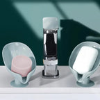 Leaf-Shape Self-Draining Soap Holder – Decorative 45° Slanted Hydraulic Soap Dish with Suction Base (Random Color)