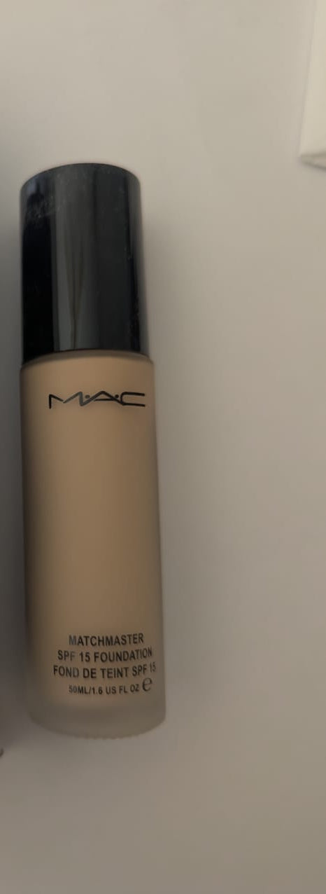 MAC Matchmaster SPF 15 Foundation NC15 – Natural Matte Finish, Medium Buildable Coverage, Oil-Free, Long-Wearing, Shade-Adapting Technology