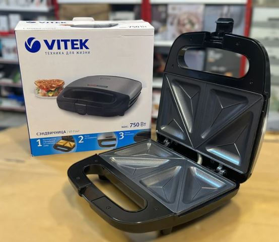 Vitek VT‑7147 Sandwich Maker | 750W | Non-Stick Plates | 4 Triangular Toasts | Compact & Safe Design