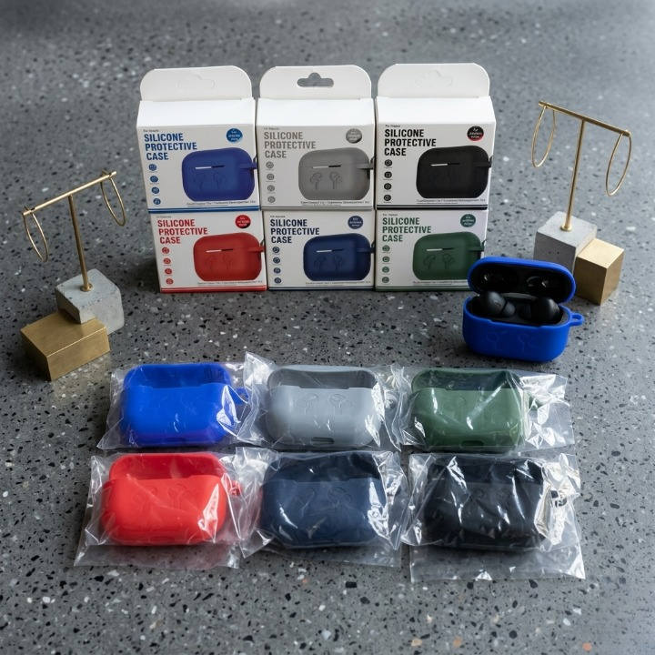 Silicone Case for AirPods Pro / Pro 2 - High Quality Protective Cover - Random Color
