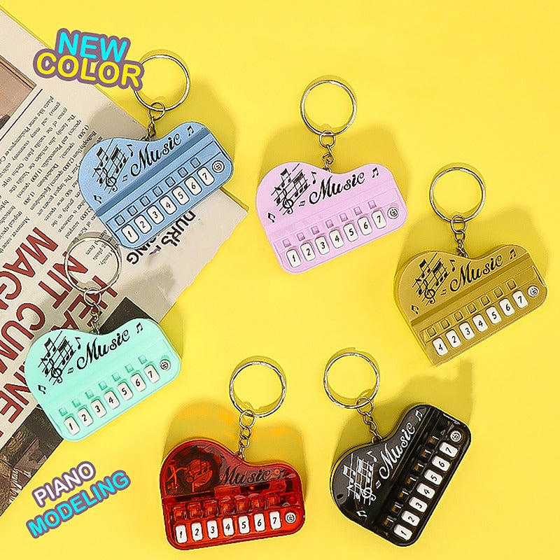 Portable Mini Piano Keychain Musical Toy - 8 Key Electronic Synthesizer Bag Charm, Interactive Birthday Gift & Party Favor - Random Colors