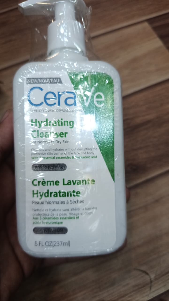 CeraVe Hydrating Cleanser with Hyaluronic Acid & Ceramides – Moisturizing Face Wash for Normal to Dry Skin (237ml)