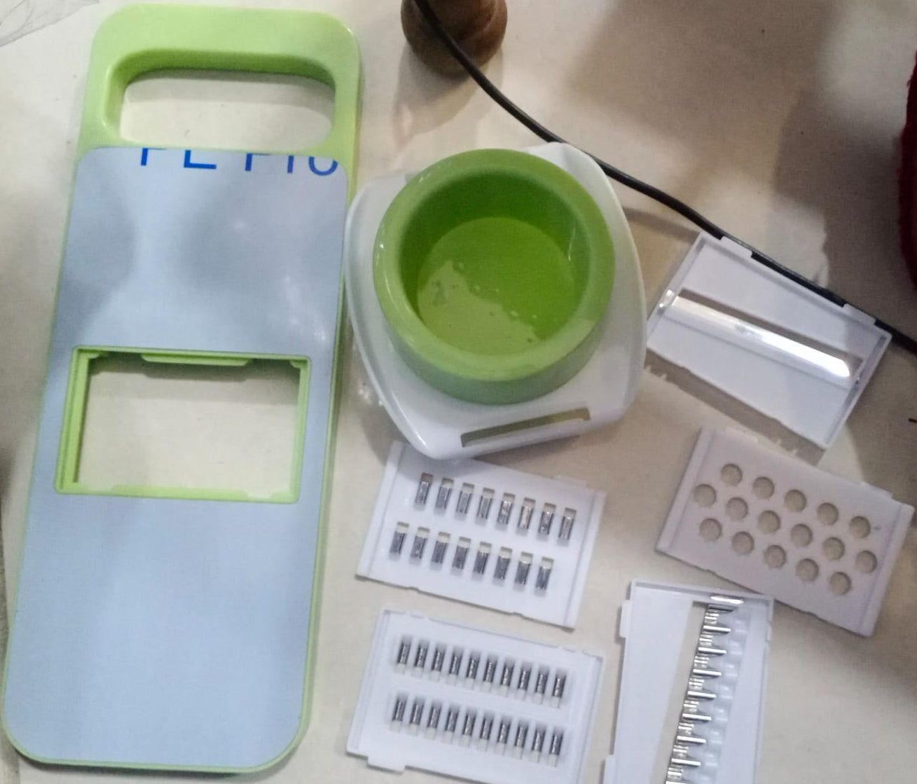 5 in 1 Vegetable Cutter Stainless Steel Multifunctional Grater For Vegetables Slicers Shredders Peeler (random color)