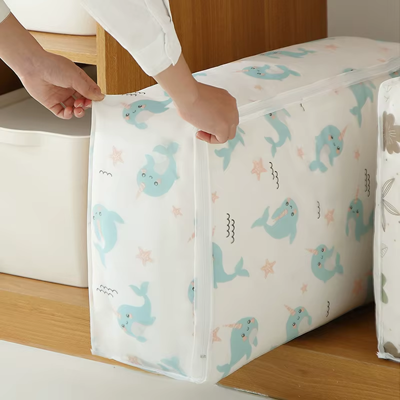 Quilt Storage Bag Waterproof Closet Organizers Zipper Folding Organizer Durable Clothing Packaging Plastic Bags for Storing Coats, Jackets Home Use Pillows, Blankets (Random Design)