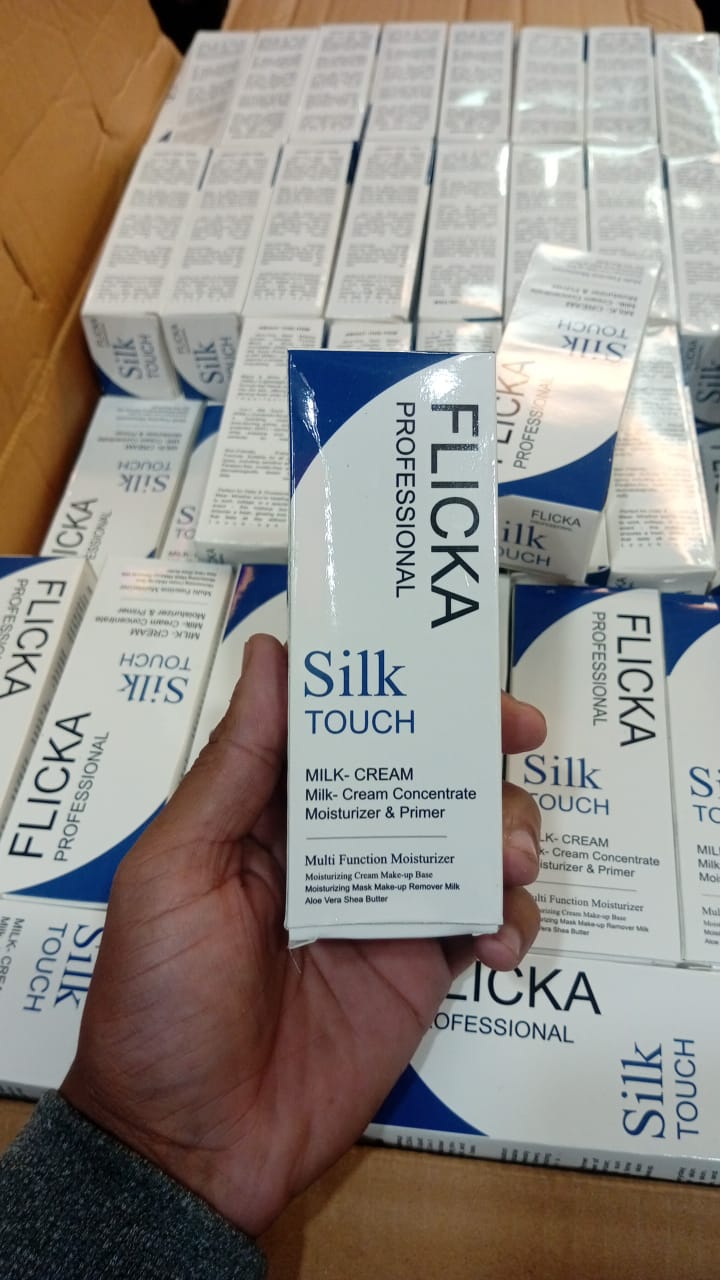 FLiCKA Silk Touch 3‑in‑1 Moisturizer & Primer Hydrates and nourishes Skin Light weight - 120Gram