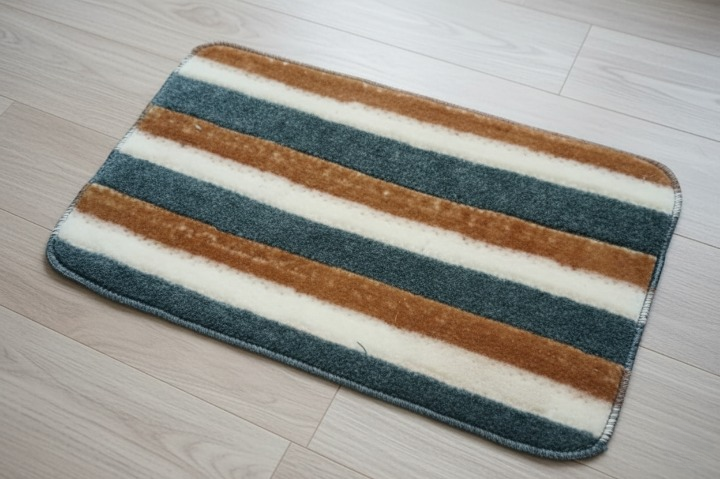 Versatile Absorbent Mat – 25"x16" Ultra-Soft Microfiber Quick-Dry Mat with Non-Slip Backing for Bathroom, Kitchen, and Living Spaces ( Random Design)