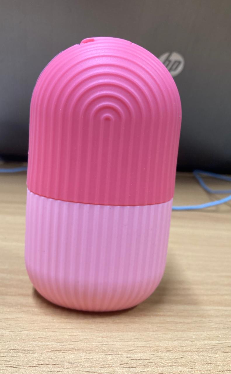 Ice Face Roller Comfortable to Grip Skin Care Beauty Ice Face Roller Mold- (Random Color)