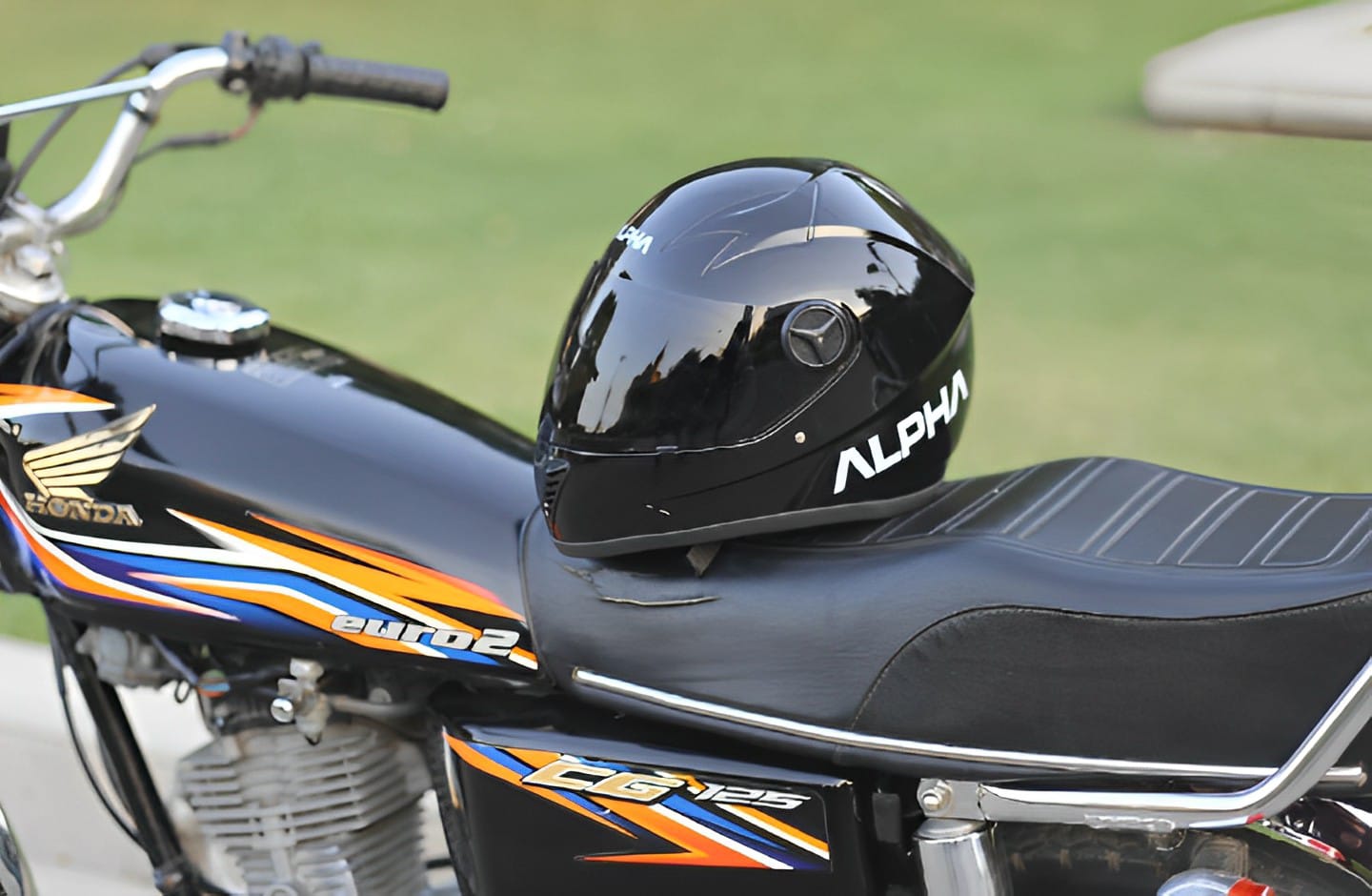 Helmet For Bike Comfortable Helmet For Bike Stylish Look New Design