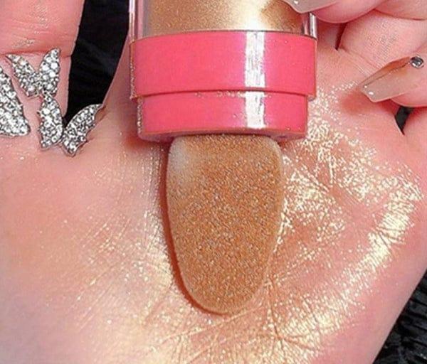 Shimmer highlighter  (random color)