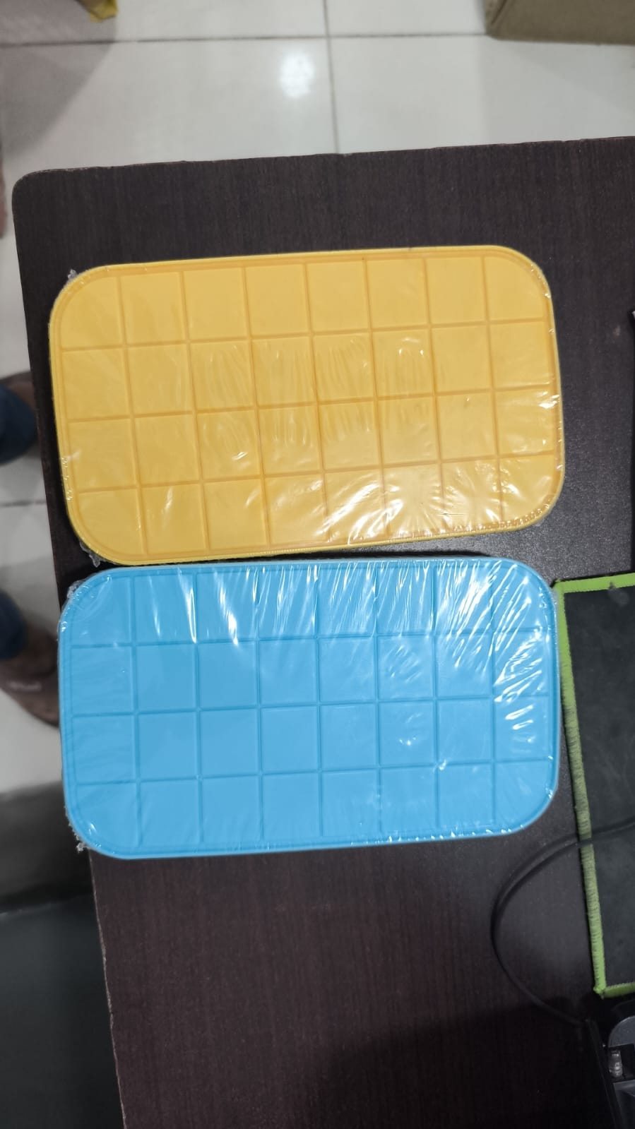 32 grid Silicone Ice Cube Tray with Lid Cover  (Random color)