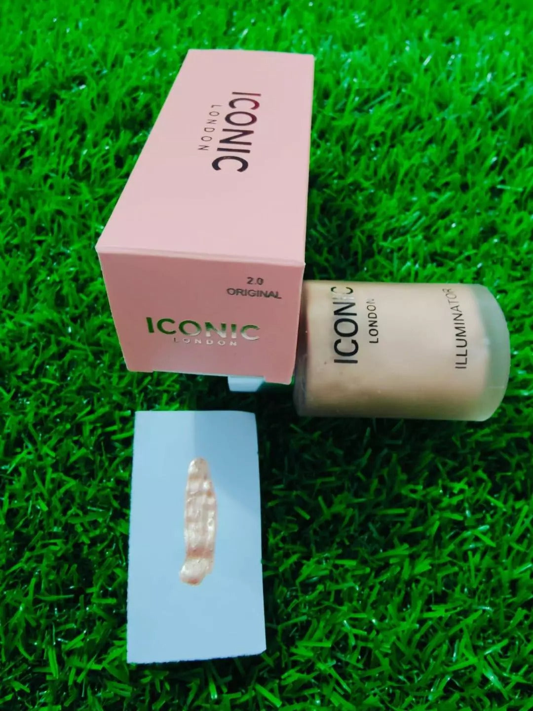 ICONIC ILLUMINATOR  SHINE LIQUID HIGHLIGHTER