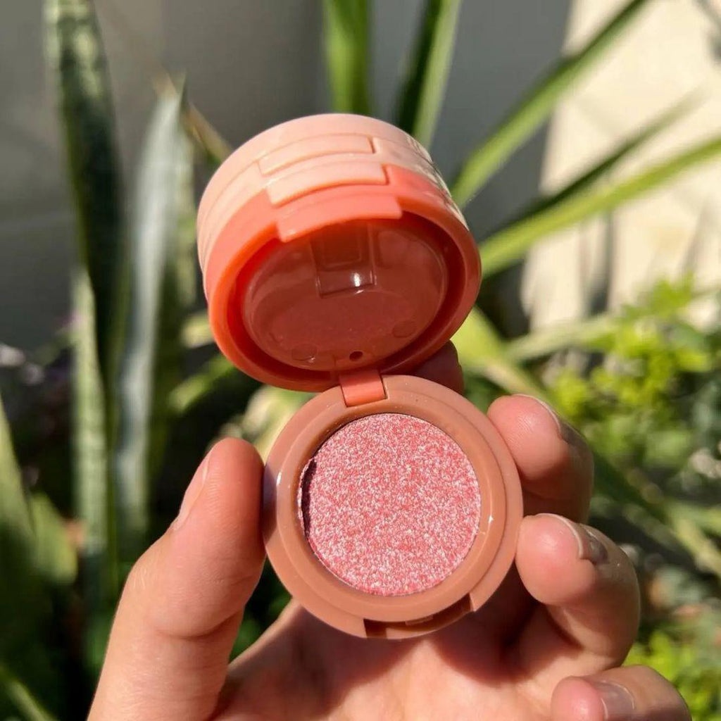 Mocallure 3 in 1 blusher highlighter kit Package Includes: 1 x Blusher Highlighter Kit Product Feature: Glowy, 2 in 1 (Random color)