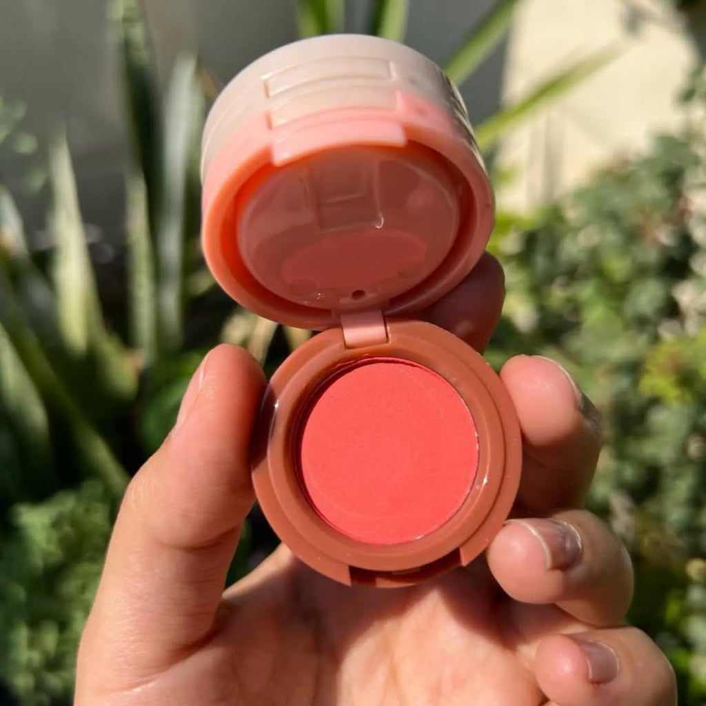 Mocallure 3 in 1 blusher highlighter kit Package Includes: 1 x Blusher Highlighter Kit Product Feature: Glowy, 2 in 1 (Random color)