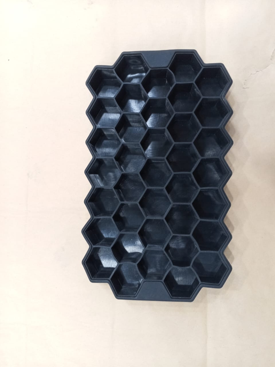 Silicone Ice Cube Tray 37 Grid Ice Cube Mold with Lid Honeycomb Ice Maker Reusable Ice Container for  Coffee Juice (Random Color)
