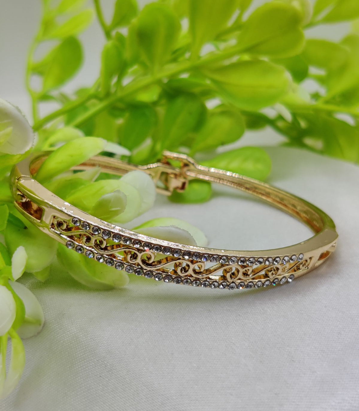 01 PCs Imported Intricately Crafted Adjustable Bracelet with Elegant Design ( Intricately Crafted )