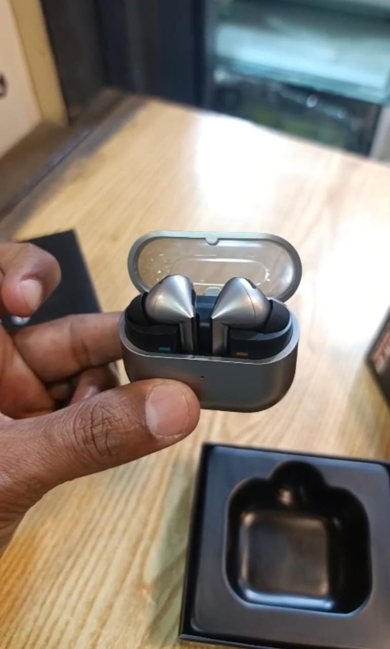 Samsung Galaxy Buds 3 Pro True Wireless Bluetooth Earphones Hi-Fi Sound, Long Battery Life, Touch Controls, and Comfortable In-Ear Design – Premium Audio for Calls, Music, and Gaming