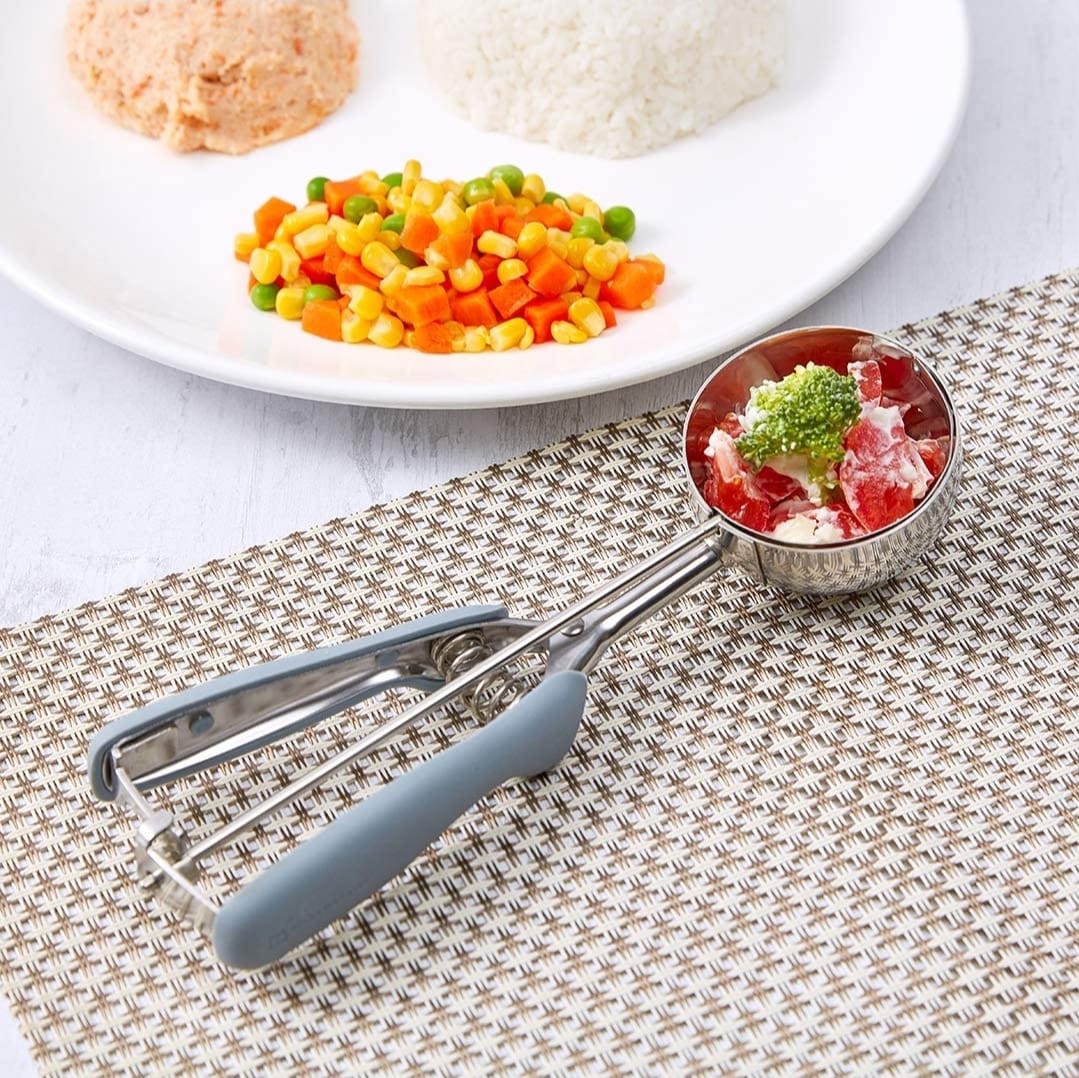 Premium Stainless Steel Ice Cream Scoop – Heavy Duty Metal Scooper Spoon, Dishwasher Safe, Ergonomic Handle for Frozen Yogurt, Gelato, Sundaes &amp; More – Medium, Silver