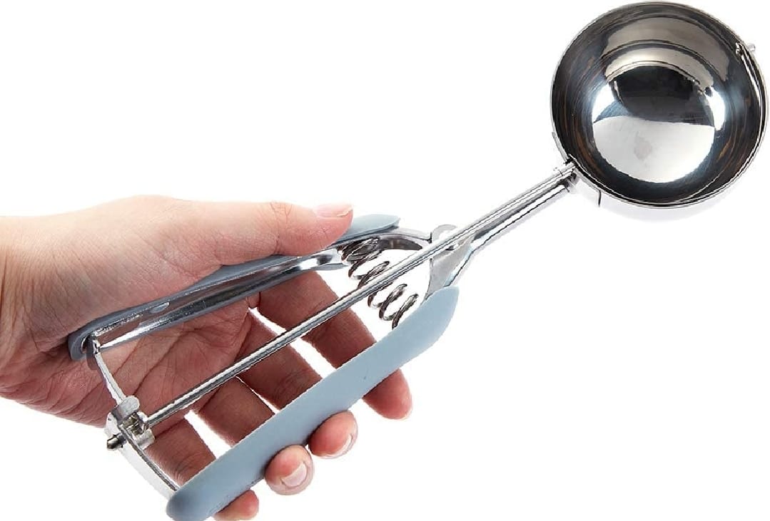Premium Stainless Steel Ice Cream Scoop – Heavy Duty Metal Scooper Spoon, Dishwasher Safe, Ergonomic Handle for Frozen Yogurt, Gelato, Sundaes &amp; More – Medium, Silver