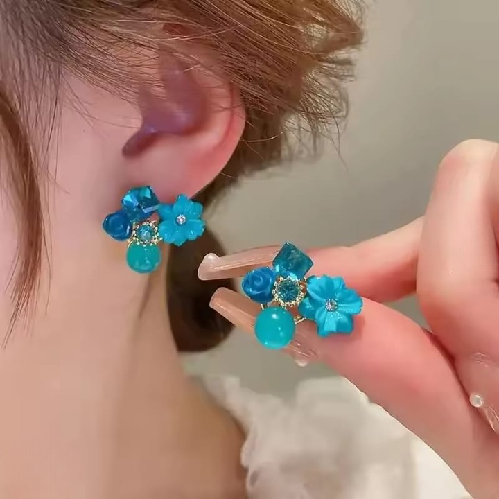 Flower Crystal Korean Earrings – Elegant Women’s Fashion Jewelry in Multiple Colors (Black, Blue, Red, Yellow, Green, Sky Blue, Purple, Light Pink, Dark Pink (AXT-104)