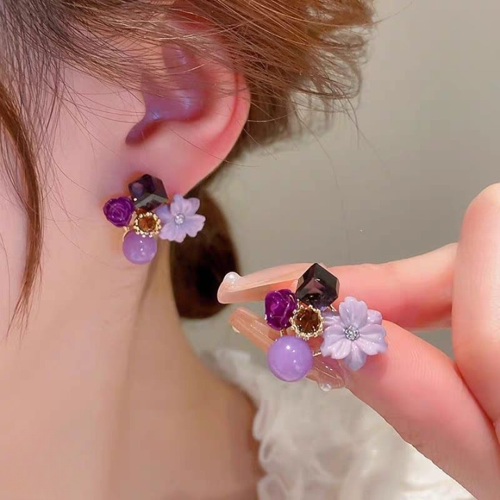 Flower Crystal Korean Earrings – Elegant Women’s Fashion Jewelry in Multiple Colors (Black, Blue, Red, Yellow, Green, Sky Blue, Purple, Light Pink, Dark Pink (AXT-104)
