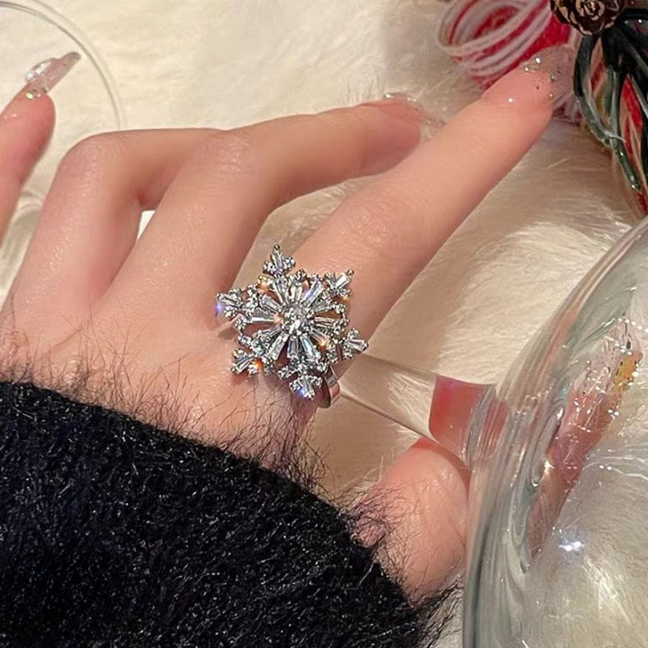 Sparkling Flower Rotating Ring – Adjustable Elegant Spinning Ring for Women &amp; Girls, Fashion Jewelry (QUJ-109 )