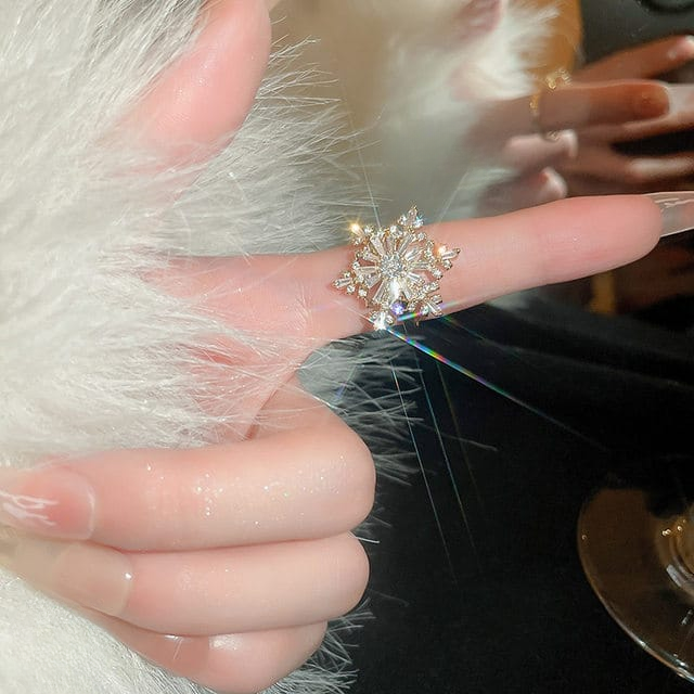 Sparkling Flower Rotating Ring – Adjustable Elegant Spinning Ring for Women &amp; Girls, Fashion Jewelry (QUJ-109 )
