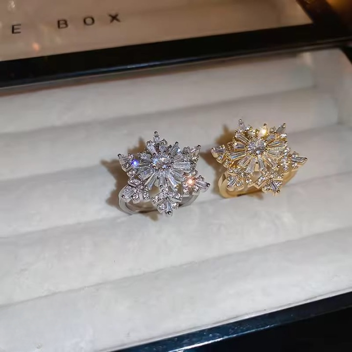 Sparkling Flower Rotating Ring – Adjustable Elegant Spinning Ring for Women &amp; Girls, Fashion Jewelry (QUJ-109 )