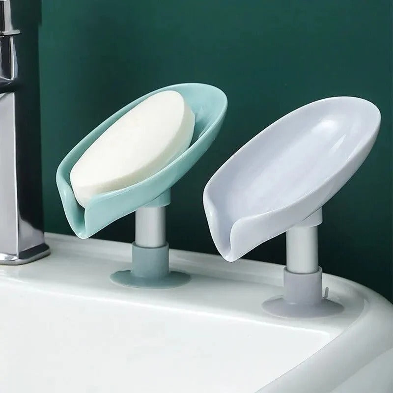 Leaf-Shape Self-Draining Soap Holder – Decorative 45° Slanted Hydraulic Soap Dish with Suction Base (Random Color)