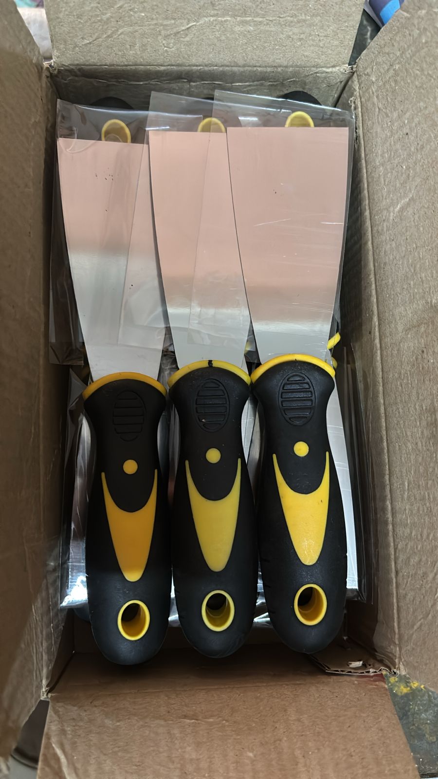 Scraper with Rubber Handle – Heavy Duty Cleaning & Paint Removal Tool