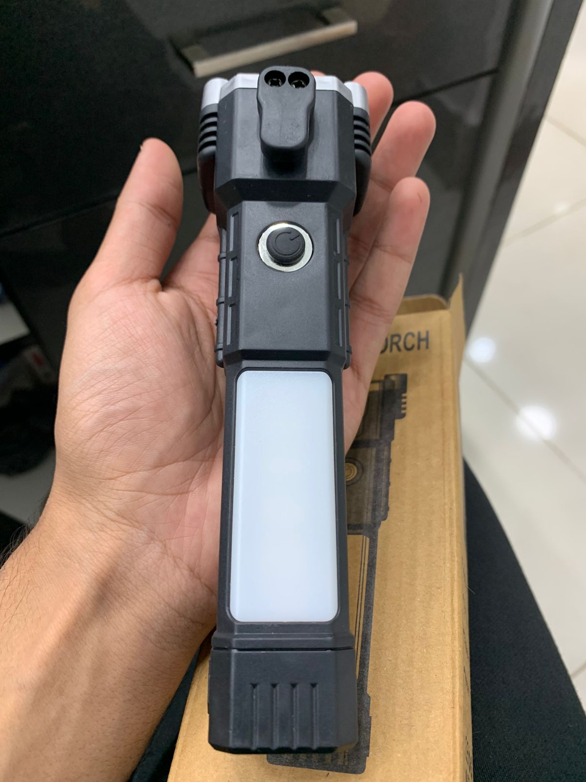 High-power Led Torch Light Rechargeable Flashlight And Multifunctional Tactical Hammer &amp; Power Bank To Charge the Phone With Box (random Color)