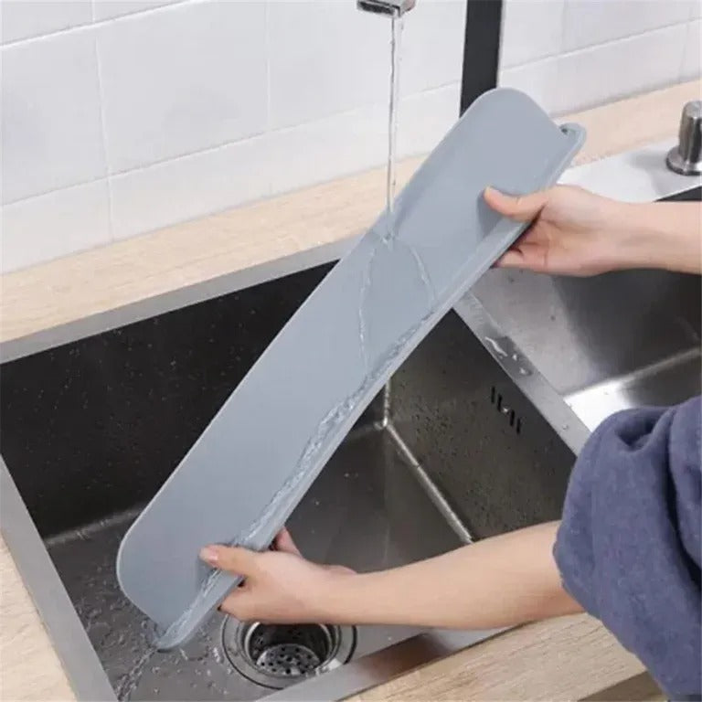 Silicone Sink Splash Guard | Flexible Water Stopper for Kitchen & Bathroom Sinks | Prevents Splashes & Spills (Random Color)