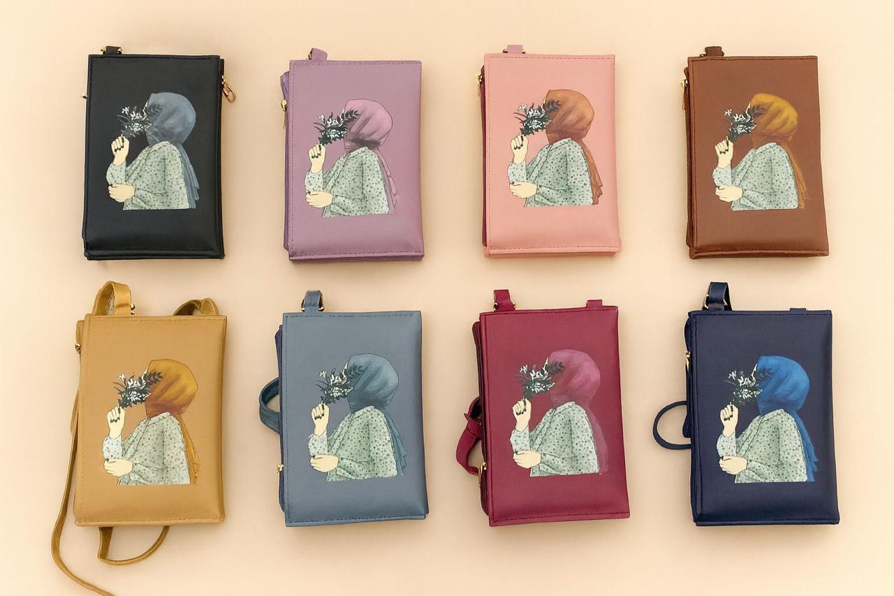 Elegance in Bloom: Illustrated Crossbody Mobile Wallet & Organizer