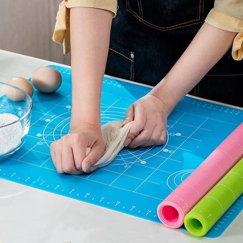 Silicone Non-Stick Rolling Mat 40x50cm – Non-Slip Pastry Mat for Dough, Cakes &amp; Baking (Random Color)