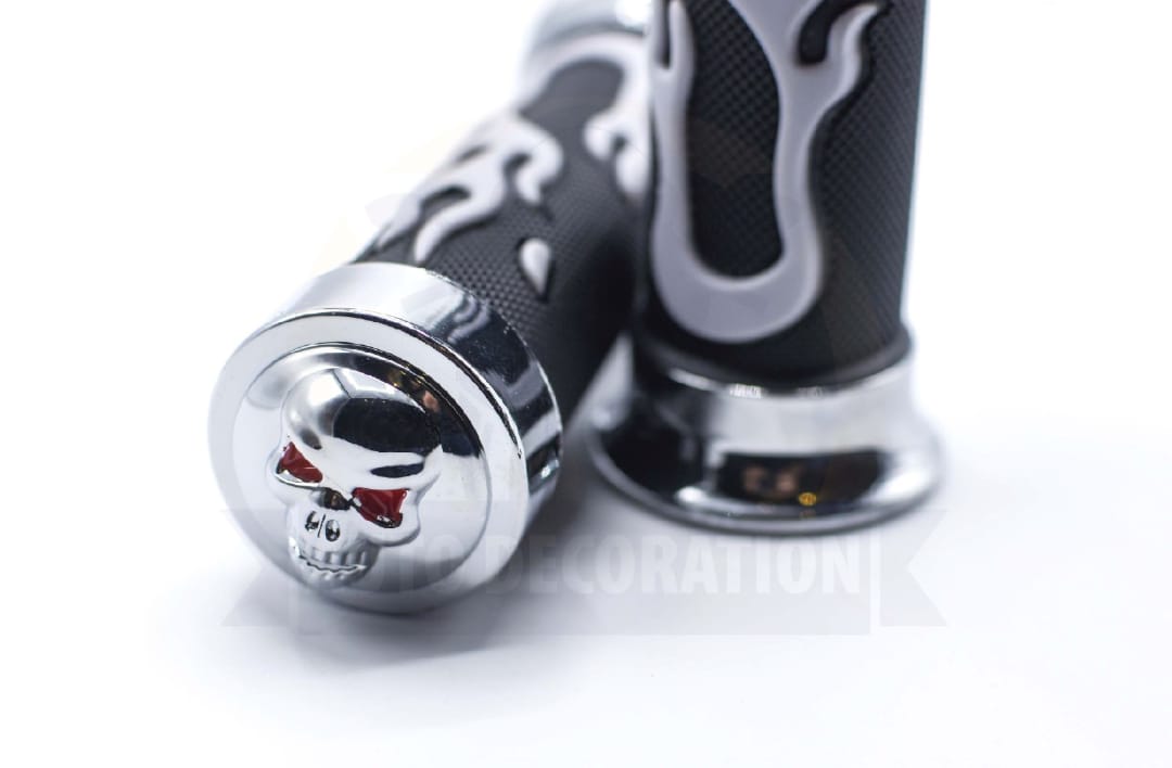 Universal Motorcycle Handlebar Grips 7/8" – Skull Head Flame Rubber Hand Grips (Black/Blue, Black/Red)