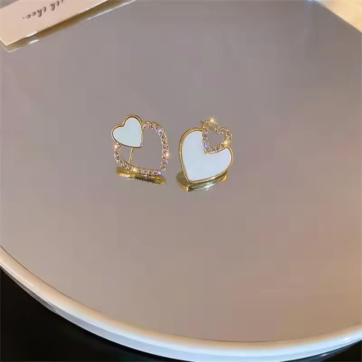 PJT-987 Beautifull Korean Heart Shape Zircon Earrings for Women – Sparkling Black &amp; White Crystal Studs, Fashion Jewelry Gift for Everyday Wear and Special Occasions