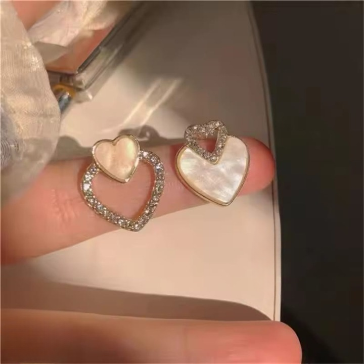 PJT-987 Beautifull Korean Heart Shape Zircon Earrings for Women – Sparkling Black &amp; White Crystal Studs, Fashion Jewelry Gift for Everyday Wear and Special Occasions