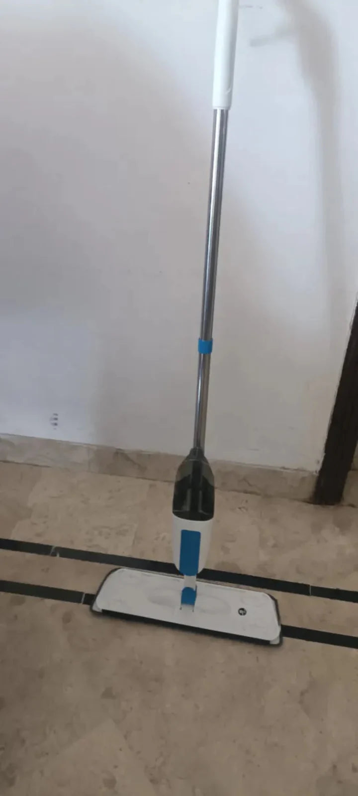 Microfiber Water Spray Mop For House Cleaning Microfiber Spray Mop for Wet and Dry Floor Cleaning, Home Dust, Dirt Cleaner Lightweight 360 Degree Spin Microfiber Mop